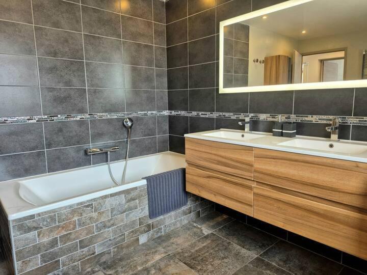 Chalet Avec Jacuzzi, Billard, Jardin Clos, Proche Paradiski La Plagne Exterior photo